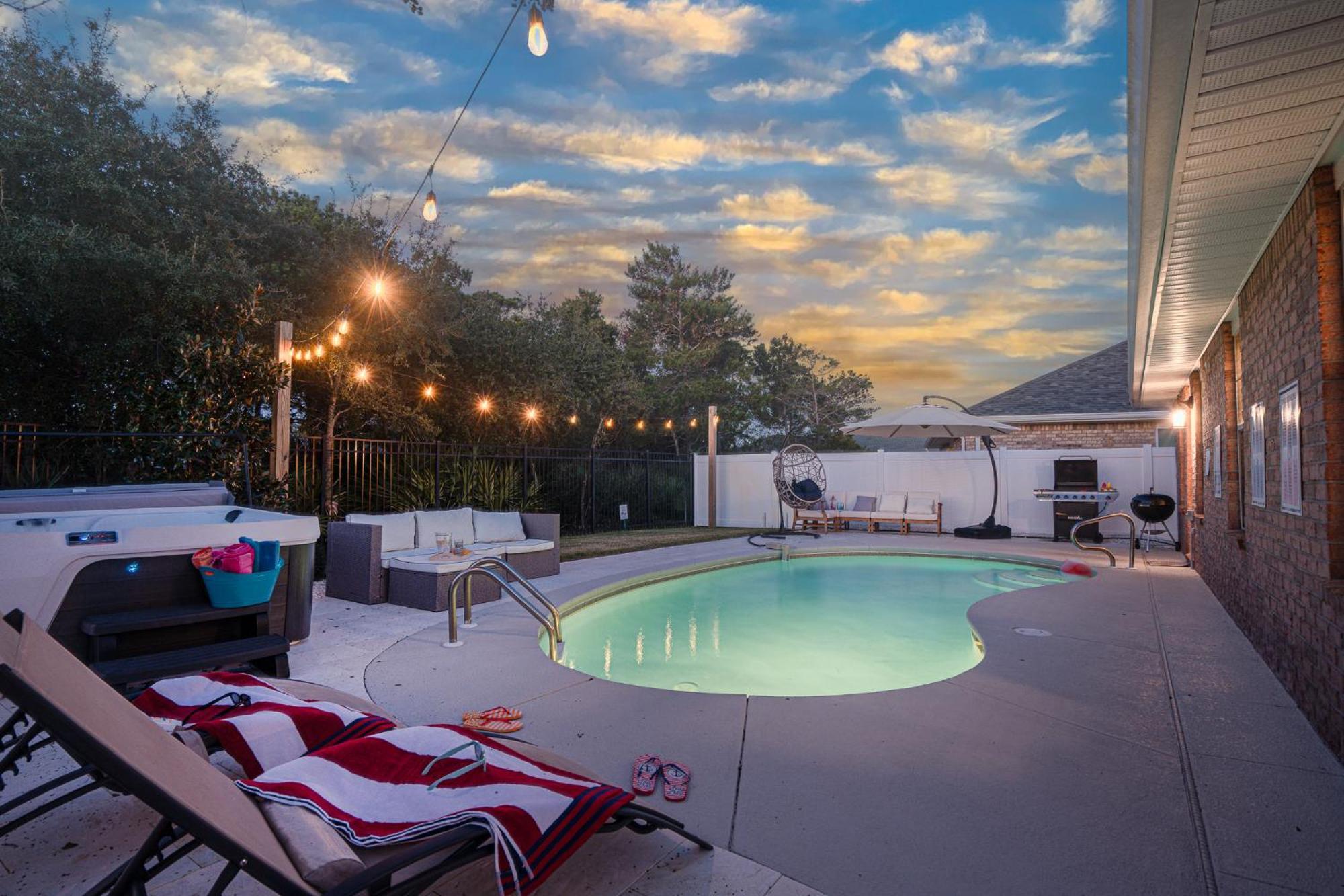 Heated Pool And Golf Cart, Walk To Beach! Best Deal! Дестин Экстерьер фото