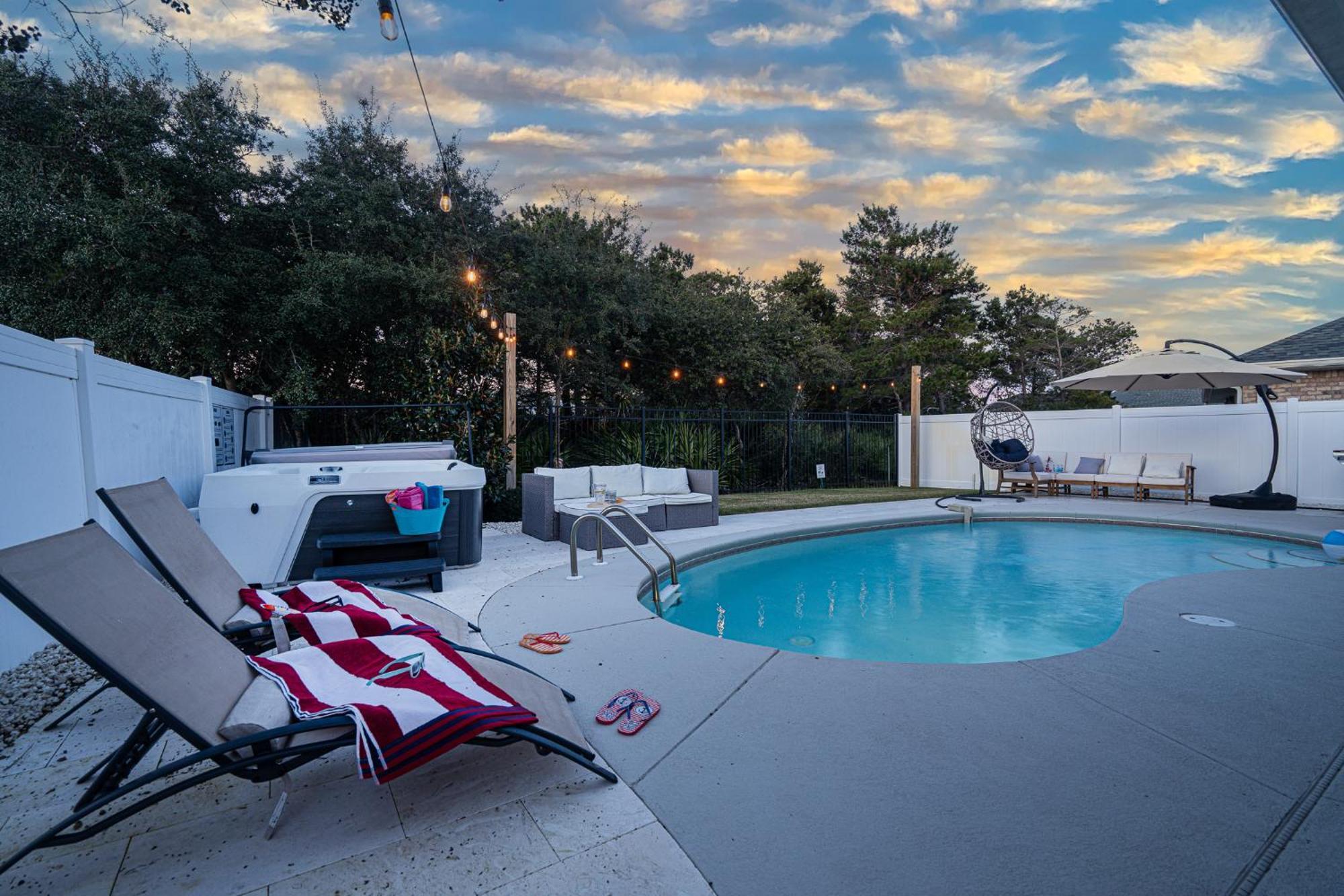 Heated Pool And Golf Cart, Walk To Beach! Best Deal! Дестин Экстерьер фото